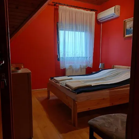 Casa de hóspedes Napfeny *